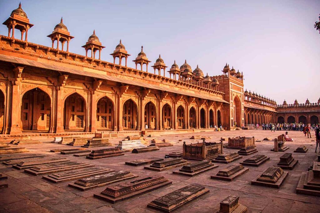 Courtyard Palace with Tombs in Fatehpur Sikri